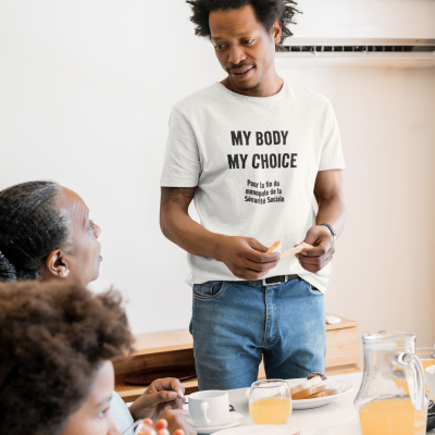 6-t-shirt-mockup-featuring-a-man-at-the-table-with-his-family-46856-r-el2 (1)